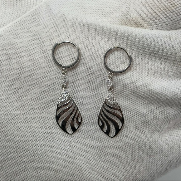 14K White Gold CZ Leaf Dangle Huggie Hoop Earrings 2g Solid Gold Drop New - Picture 7 of 8